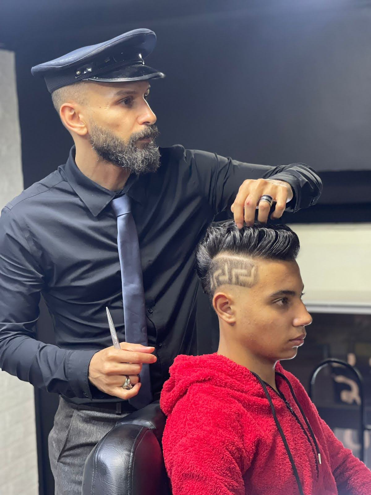 صورة الحلاق