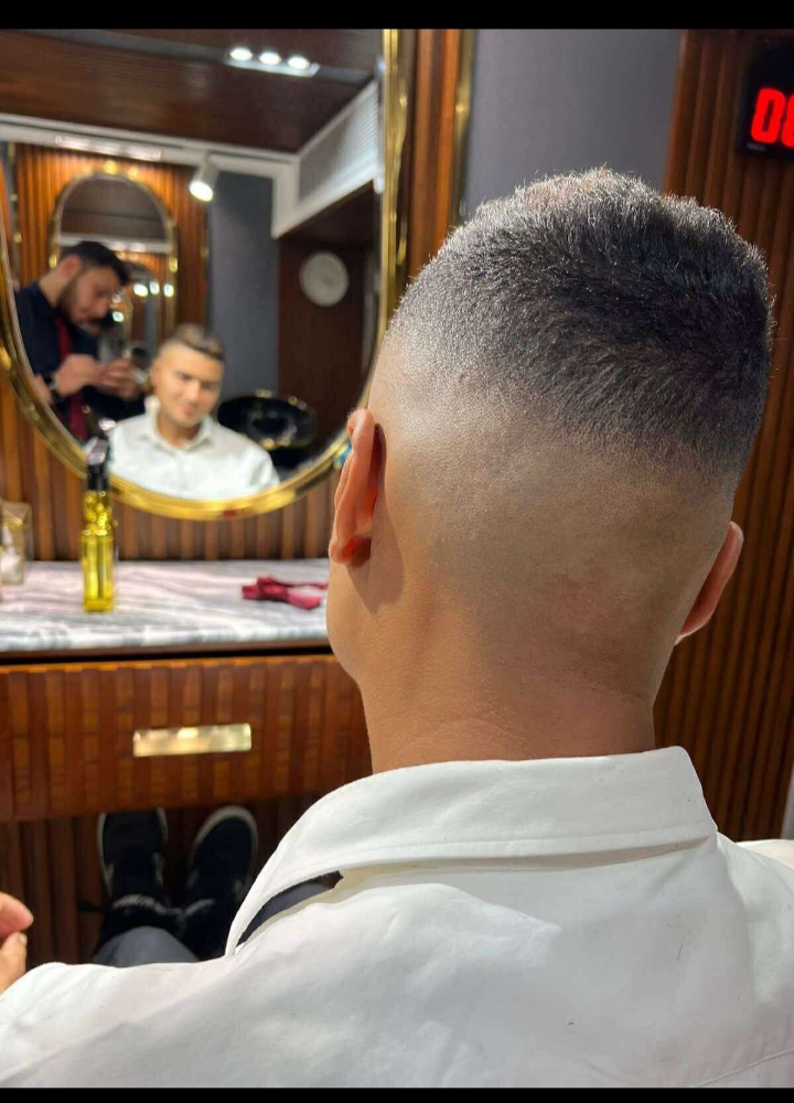 صورة الحلاق