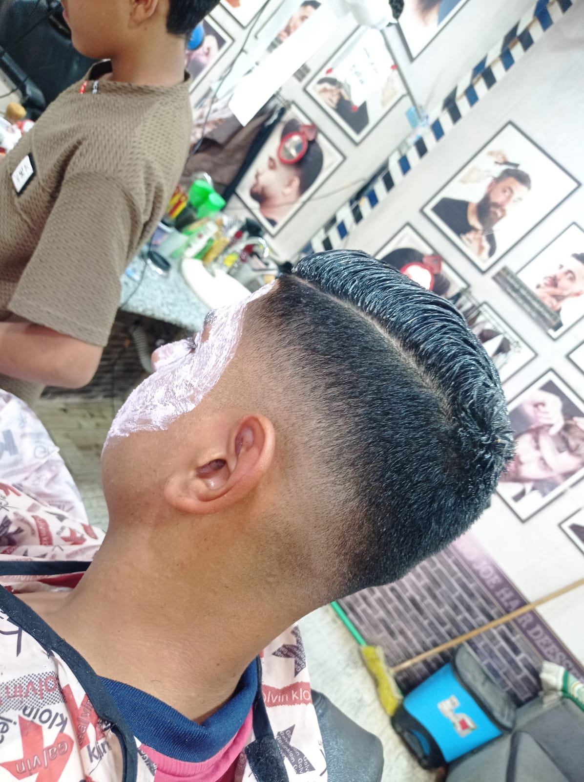 صورة الحلاق