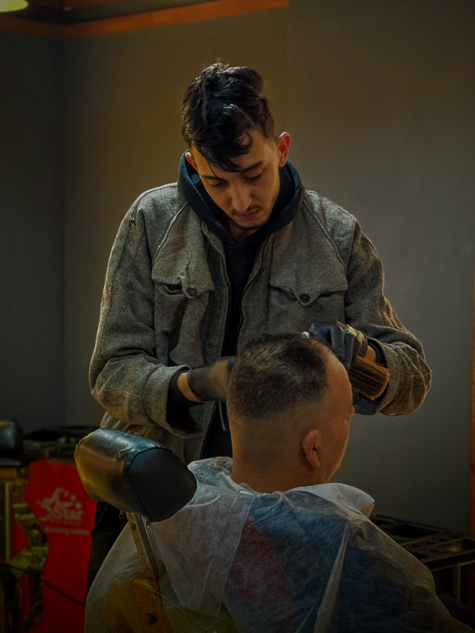 صورة الحلاق